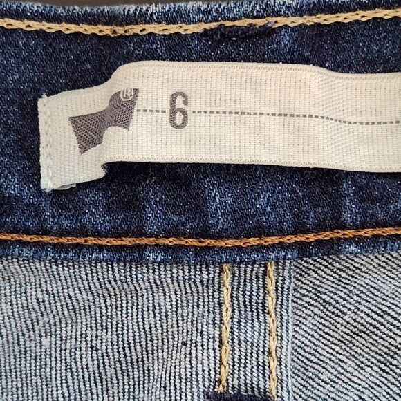 Levi's Cuffed Denim Pedal Pushers Size 6 Levi's Women's Pedal Pusher Jeans - Picture 5 of 8